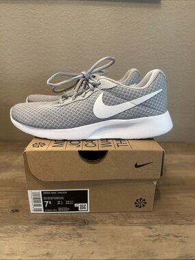 Womens Nike Tanjun Shoe